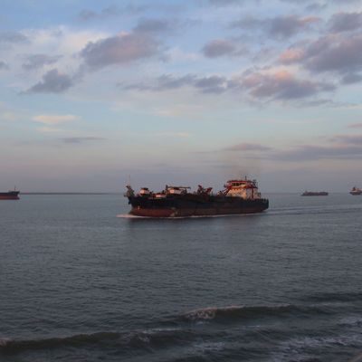 Under way -- Ships in the Channel — 020