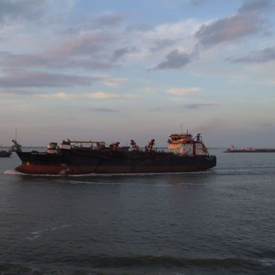 Under way -- Ships in the Channel — 022