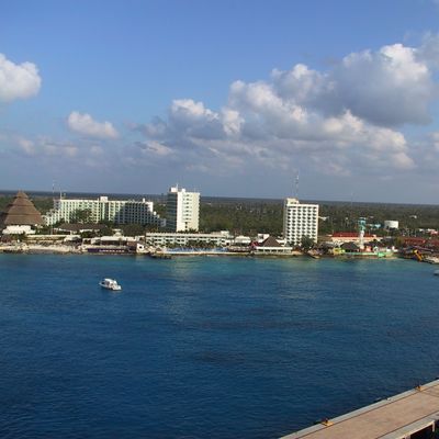 In port -- Pictures of the coast — 054