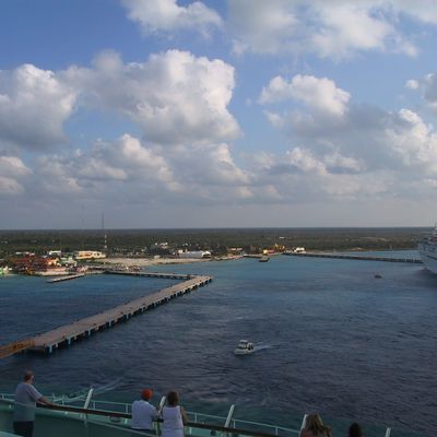 In port -- Pictures of the coast — 057