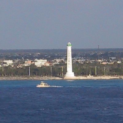 In port -- Pictures of the coast — 064